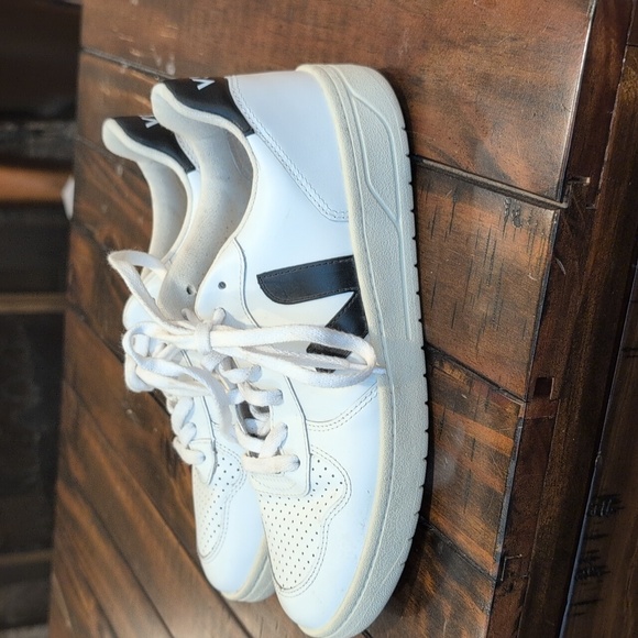 Veja v-10 sneakers - Picture 3 of 16